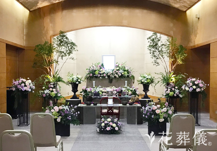 広がりの花祭壇