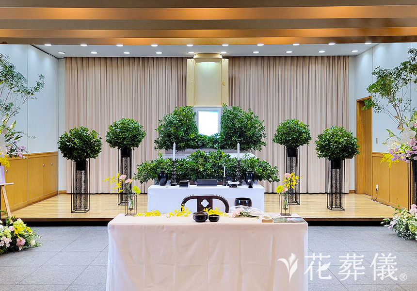 お花畑を通りの花祭壇
