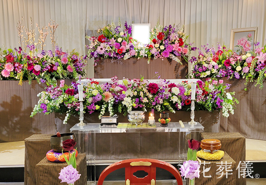 花と刺繍の花祭壇