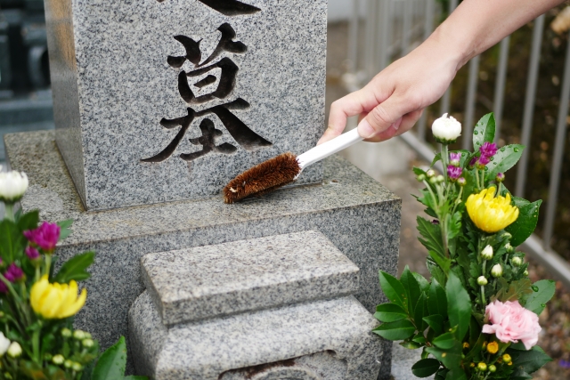 お墓参りでの正しいお花の供え方