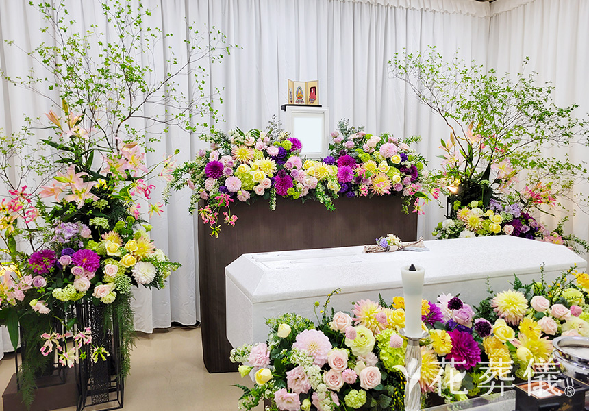 気持ち軽やかにの花祭壇