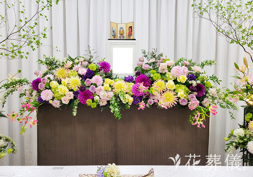 気持ち軽やかにの花祭壇