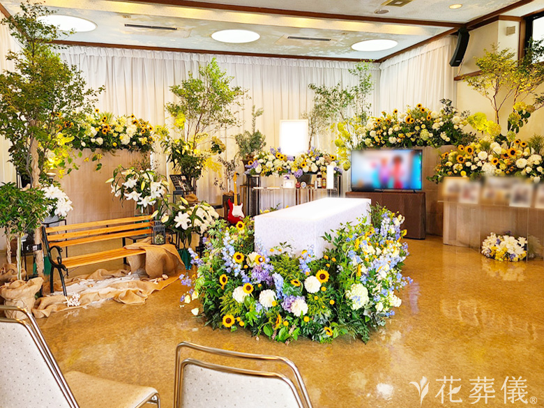 高徳寺新井白石記念ホールで葬儀を行ったお客様の祭壇写真01