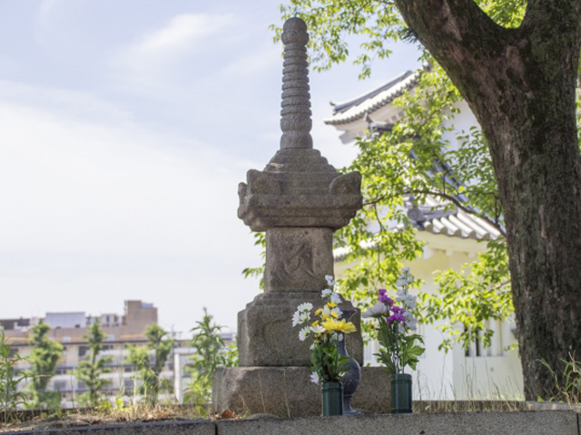 供養塔とお墓（墓石）との違い