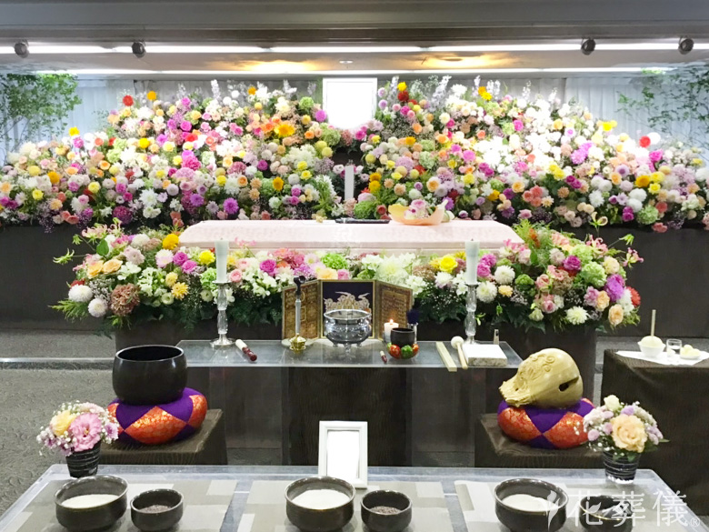 戸田葬祭場で葬儀を行ったお客様の祭壇写真01