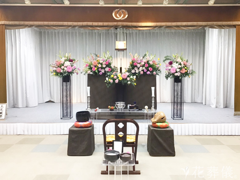 円泉寺太子会館で葬儀を行ったお客様の祭壇写真01