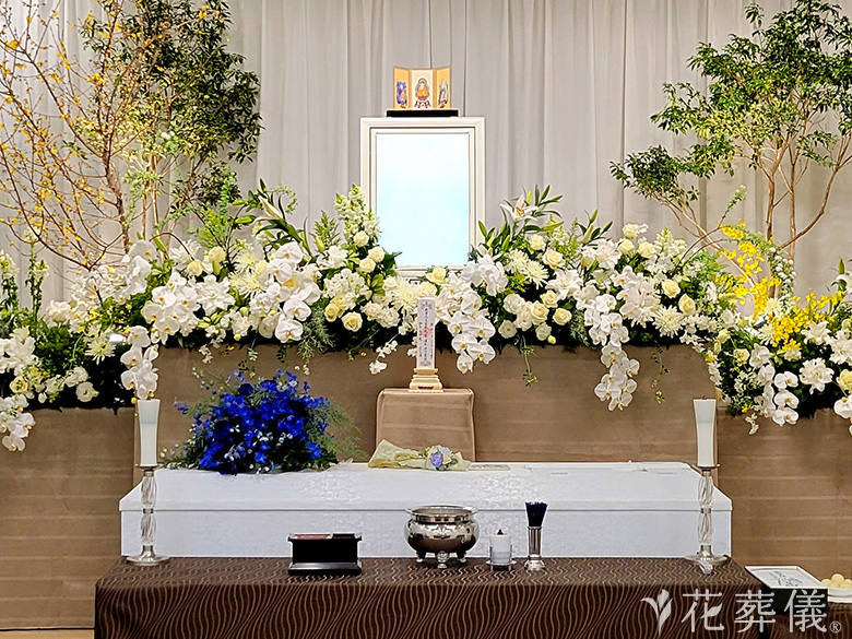 桐ケ谷斎場で葬儀を行ったお客様の祭壇写真01