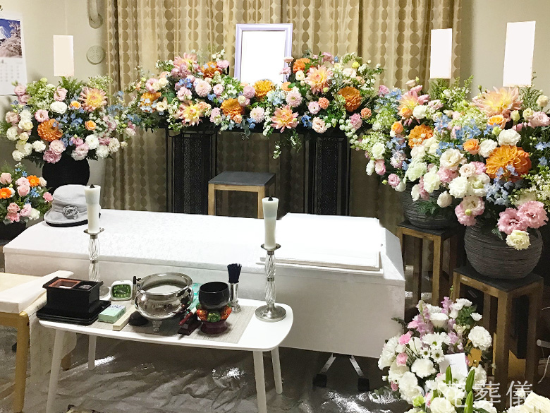 ご自宅で葬儀を行ったお客様の祭壇写真02