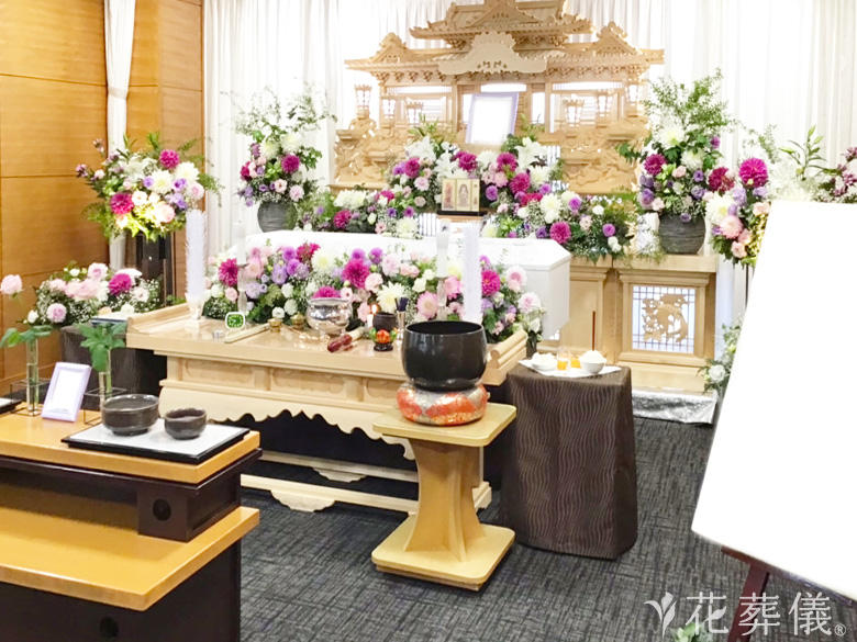 谷塚斎場で葬儀を行ったお客様の祭壇写真02