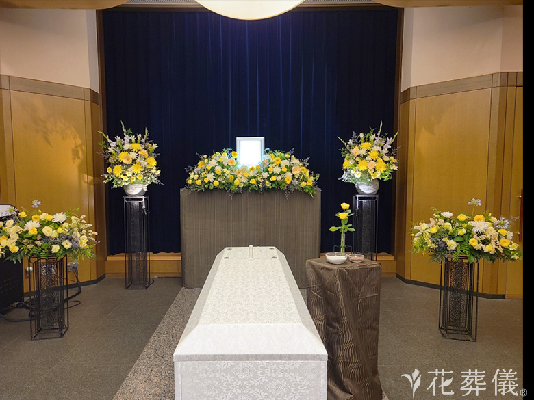 千葉市斎場で葬儀を行ったお客様の祭壇写真02