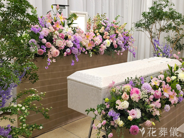 四ツ木斎場で葬儀を行ったお客様の祭壇写真02