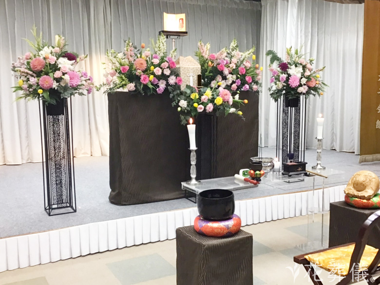 円泉寺太子会館で葬儀を行ったお客様の祭壇写真03