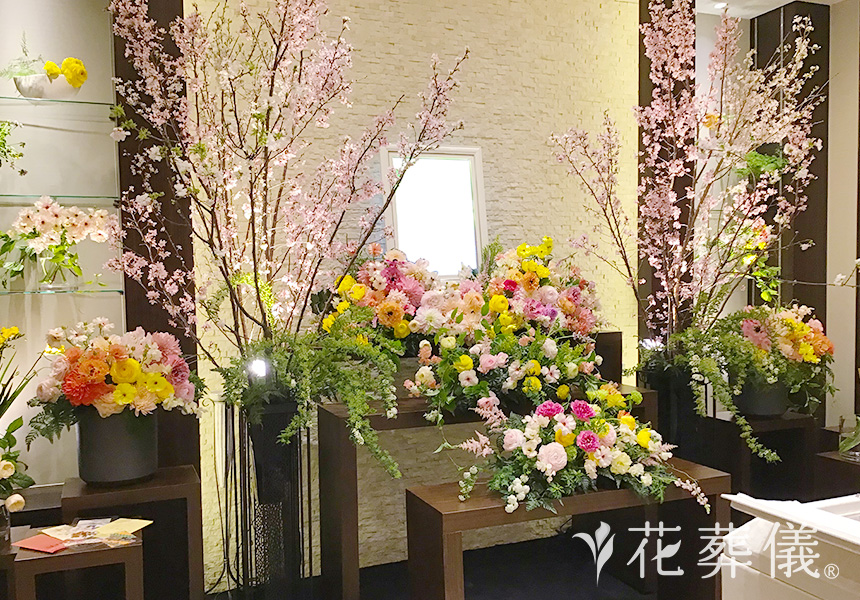 春の花みちの花祭壇