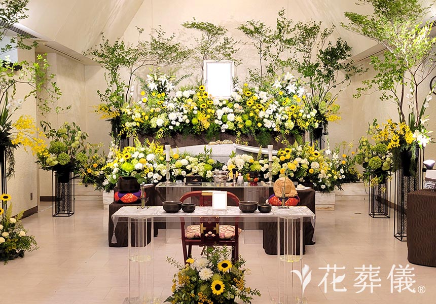 花葬儀の花祭壇 グリーンや自然、木々がお好きだったお母様のためにつくった世界でたったひとつの花祭壇