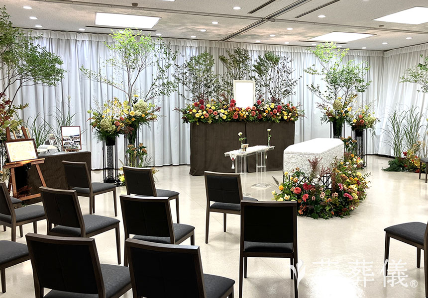 秋晴の花祭壇