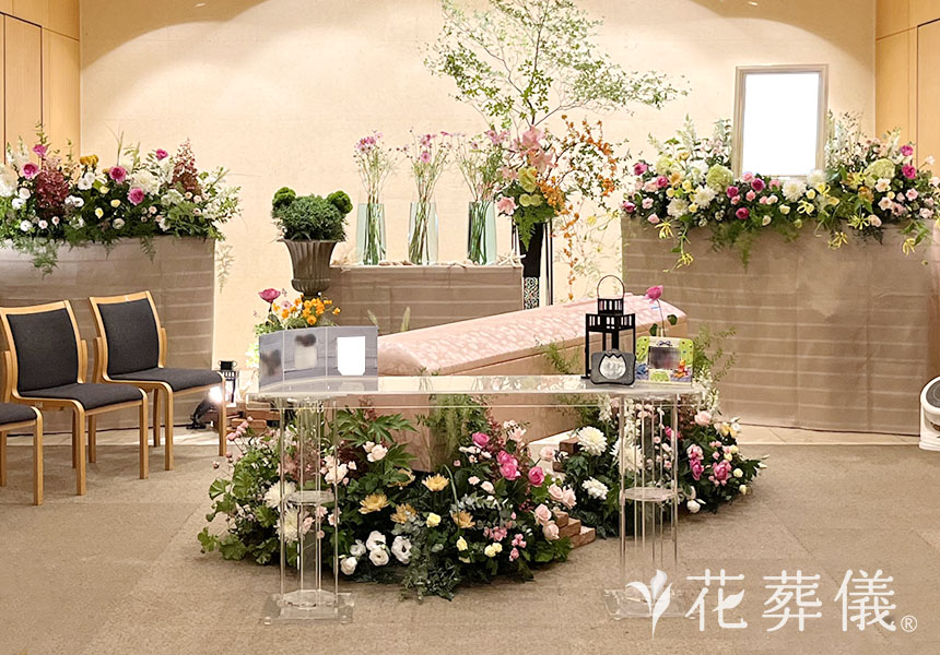 花葬儀の花祭壇 大好きだったディズニーリゾートをイメージした世界でたったひとつの花祭壇