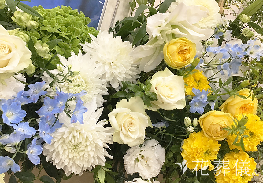 秋を歩くの花祭壇