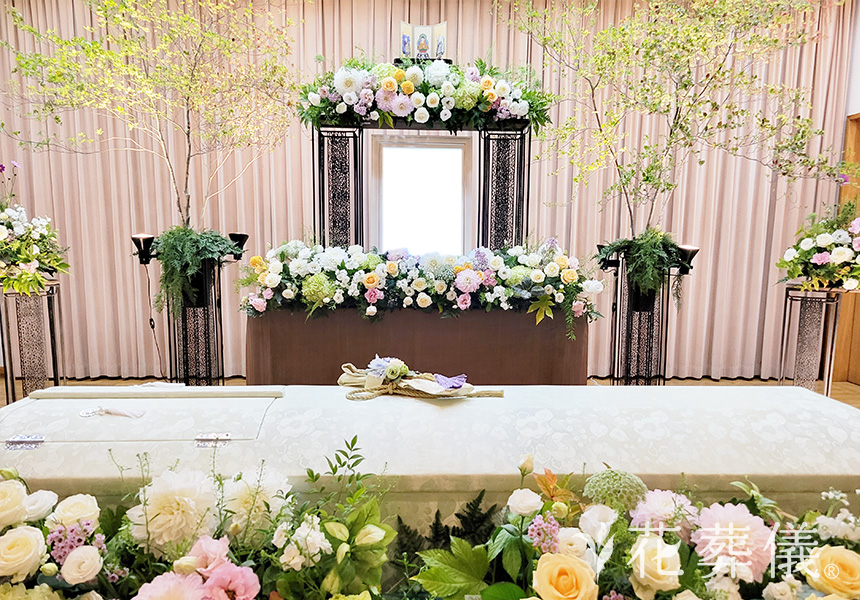 花の香りの花祭壇