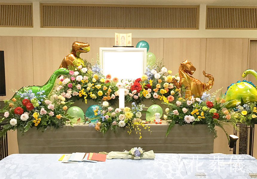 恐竜がやって来たの花祭壇