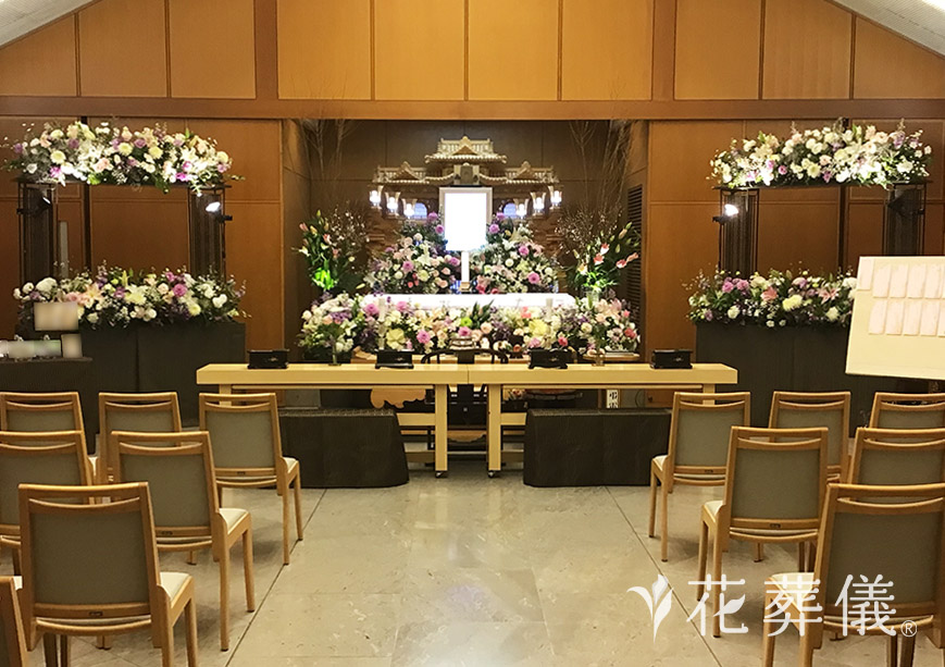 包み込むようにの花祭壇