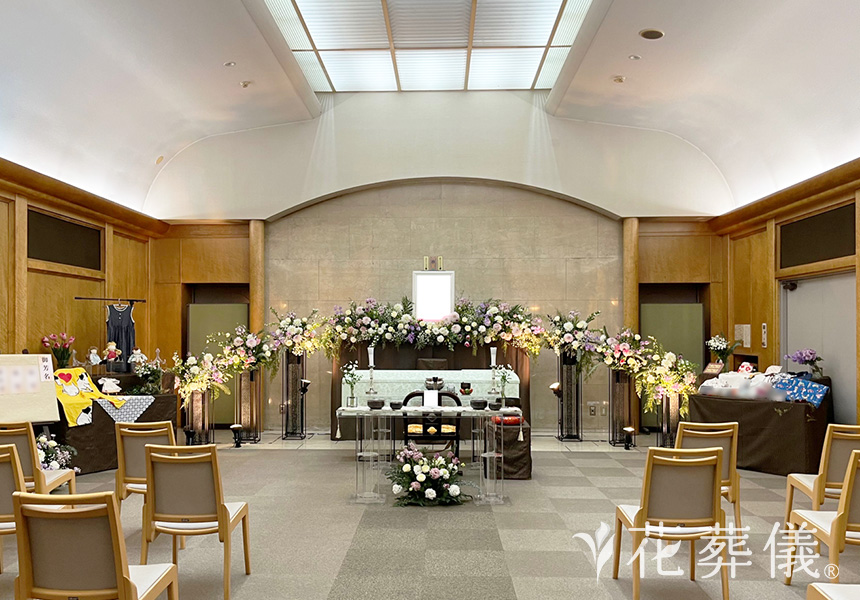花葬儀の花祭壇 洋裁が得意だったお母様のためにつくった世界でたったひとつの花祭壇