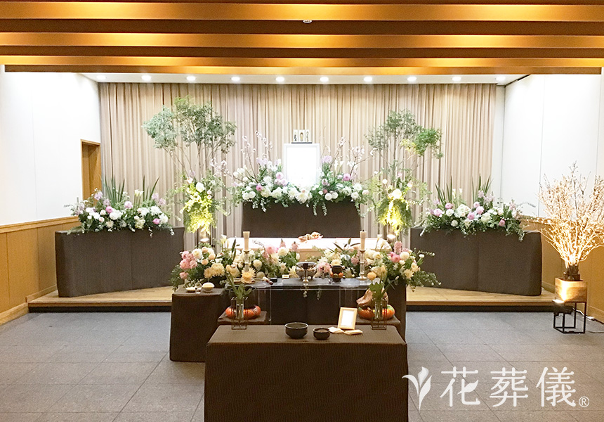 花葬儀の花祭壇 素敵なお母様ためにつくった穏やかな自然溢れる世界でたったひとつの花祭壇