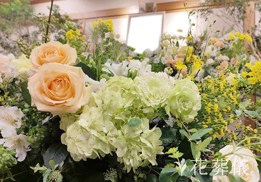 明日は新しい日の花祭壇
