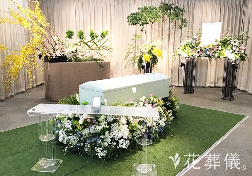 孫と遊んだ公園の花祭壇