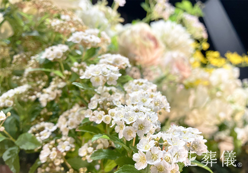 謙虚さの花祭壇