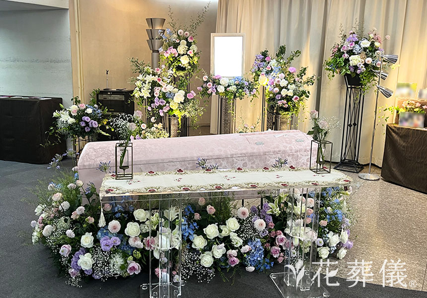 淡いピンクの芍薬の花祭壇
