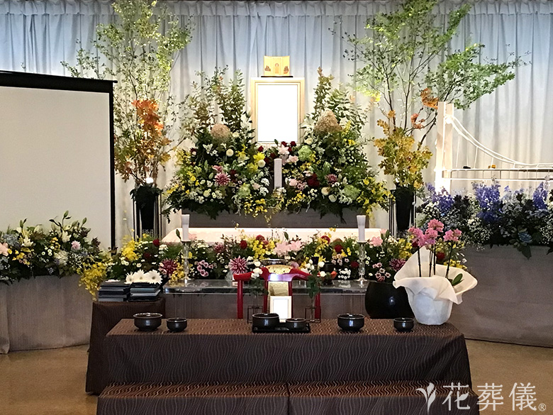 新井白石記念ホールで葬儀を行ったお客様の祭壇写真01