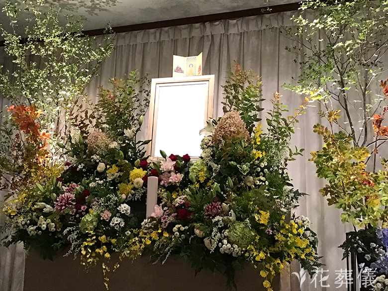新井白石記念ホールで葬儀を行ったお客様の祭壇写真03