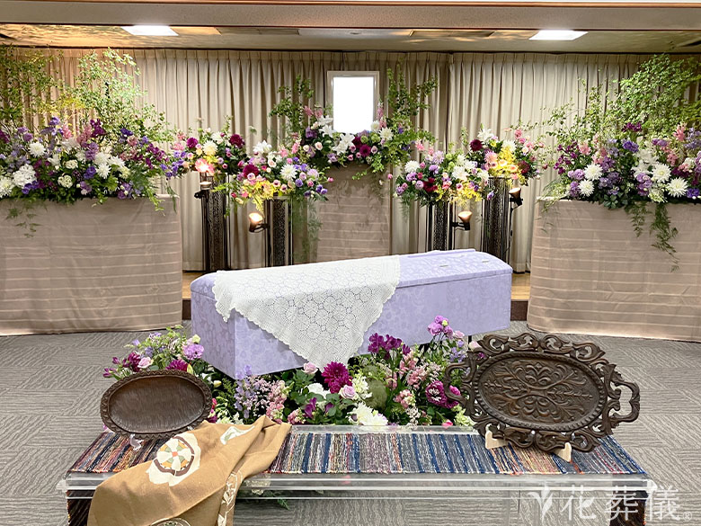 南多摩斎場で葬儀を行ったお客様の祭壇写真01
