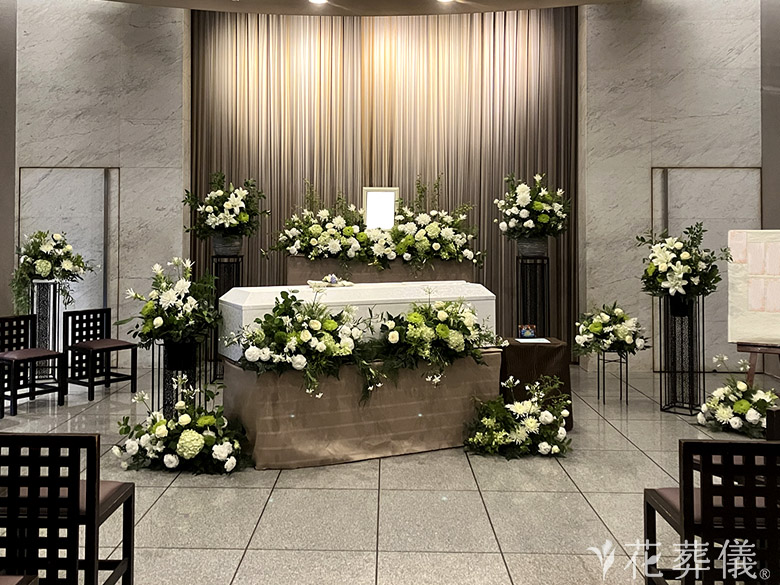 県央みずほ斎場で葬儀を行ったお客様の祭壇写真01