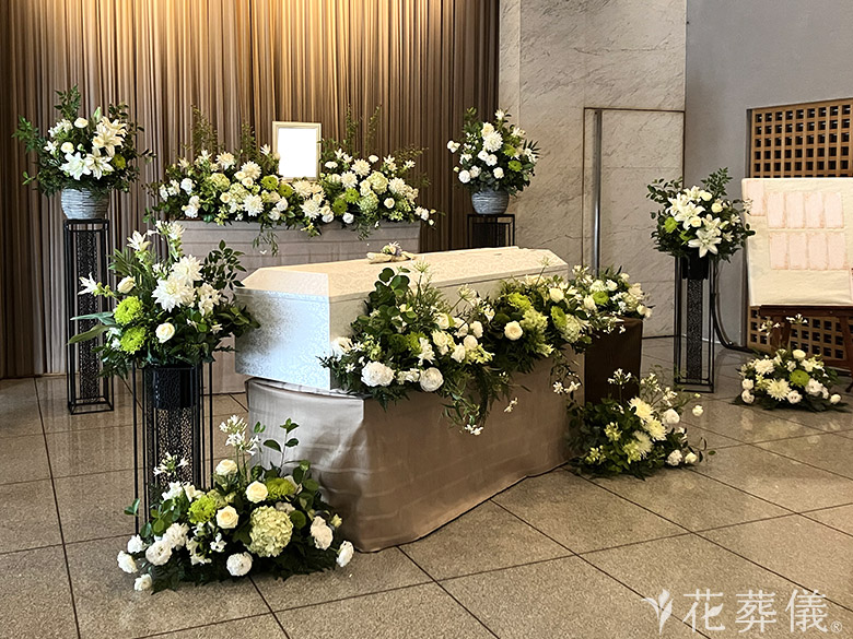 県央みずほ斎場で葬儀を行ったお客様の祭壇写真03