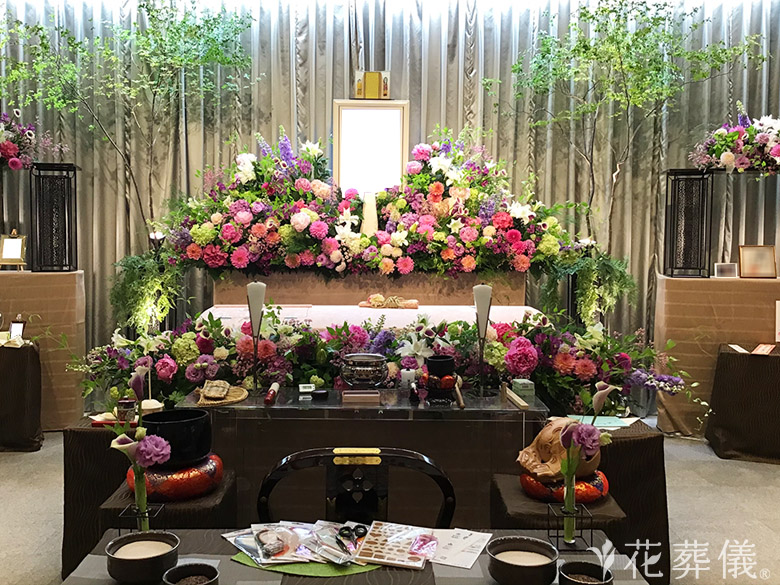 千代田万世会館で葬儀を行ったお客様の祭壇写真01