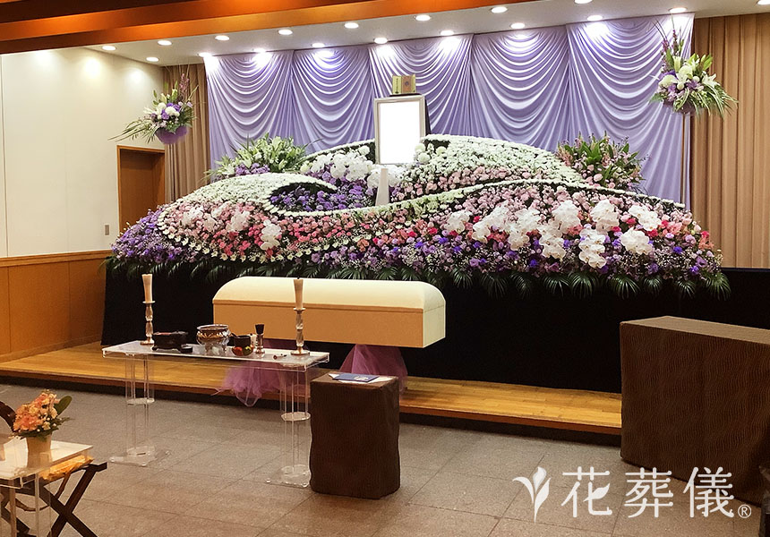 優しい笑顔の花祭壇