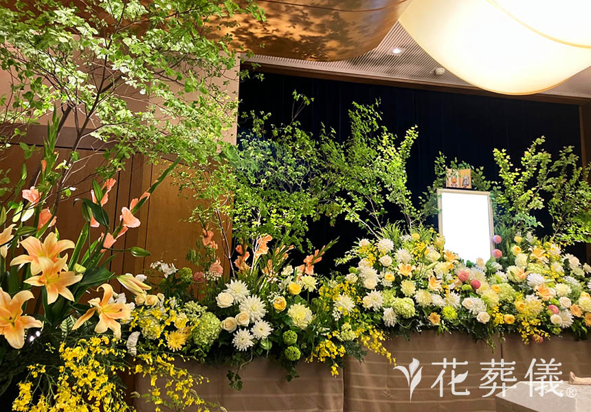 こだわりの庭の花祭壇