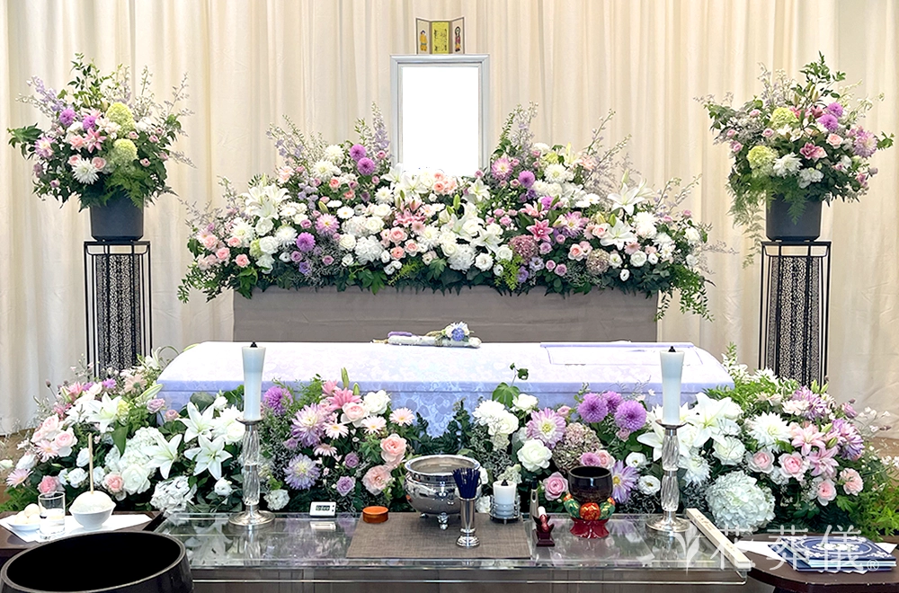 ガーベラのピンク色の花祭壇