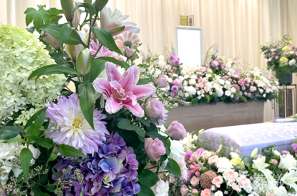 ガーベラのピンク色の花祭壇