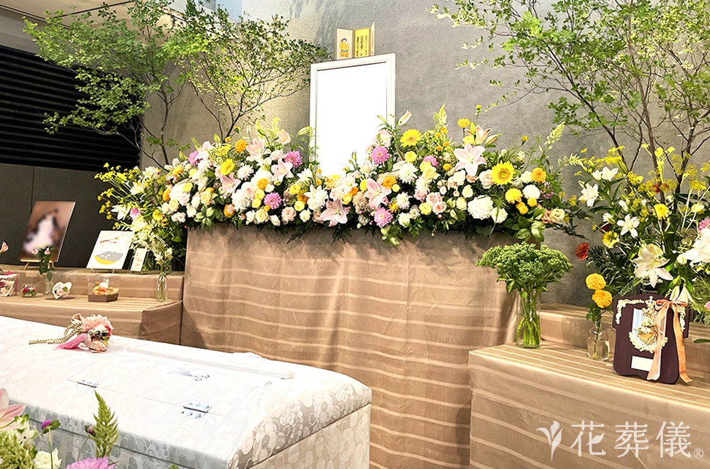 ゆく夏にの花祭壇