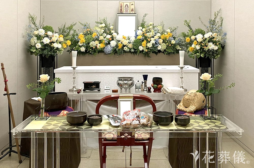 八重咲のヒマワリの花祭壇