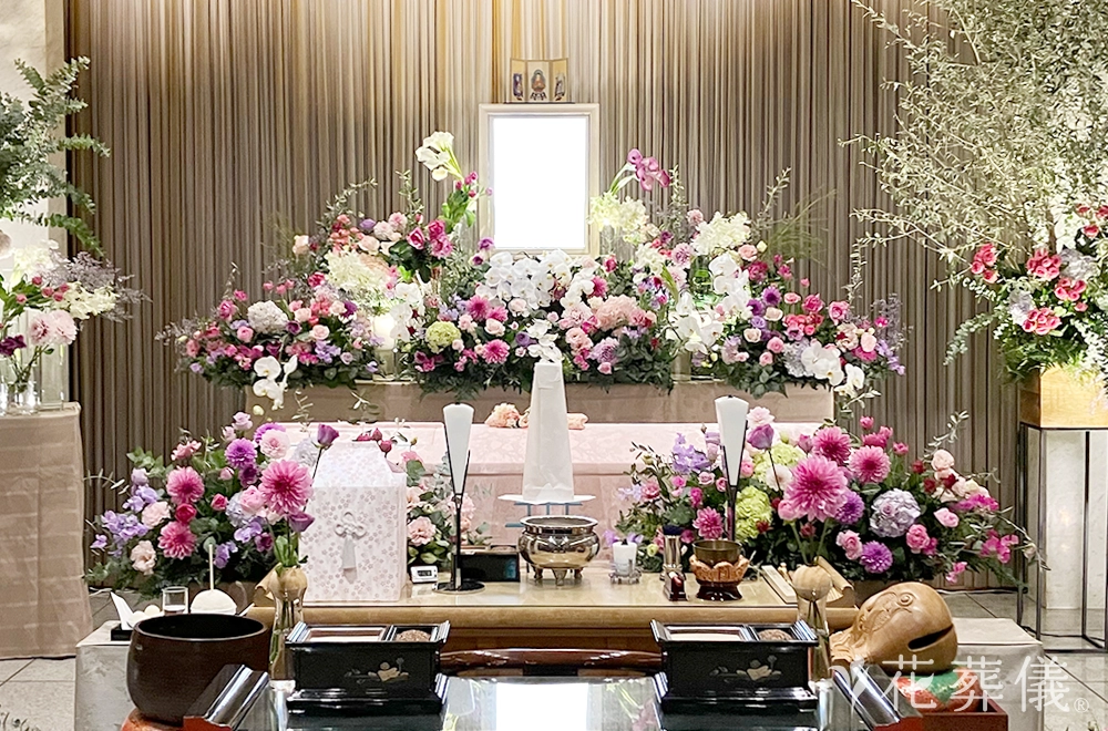 光の彩の花祭壇