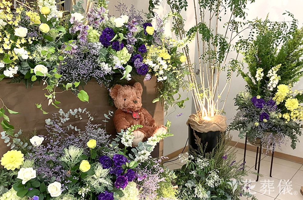 深呼吸したくなる庭の花祭壇