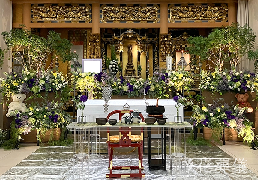 花葬儀の花祭壇　自宅のお庭で大切に育てていた木々をイメージした世界でたったひとつの花祭壇