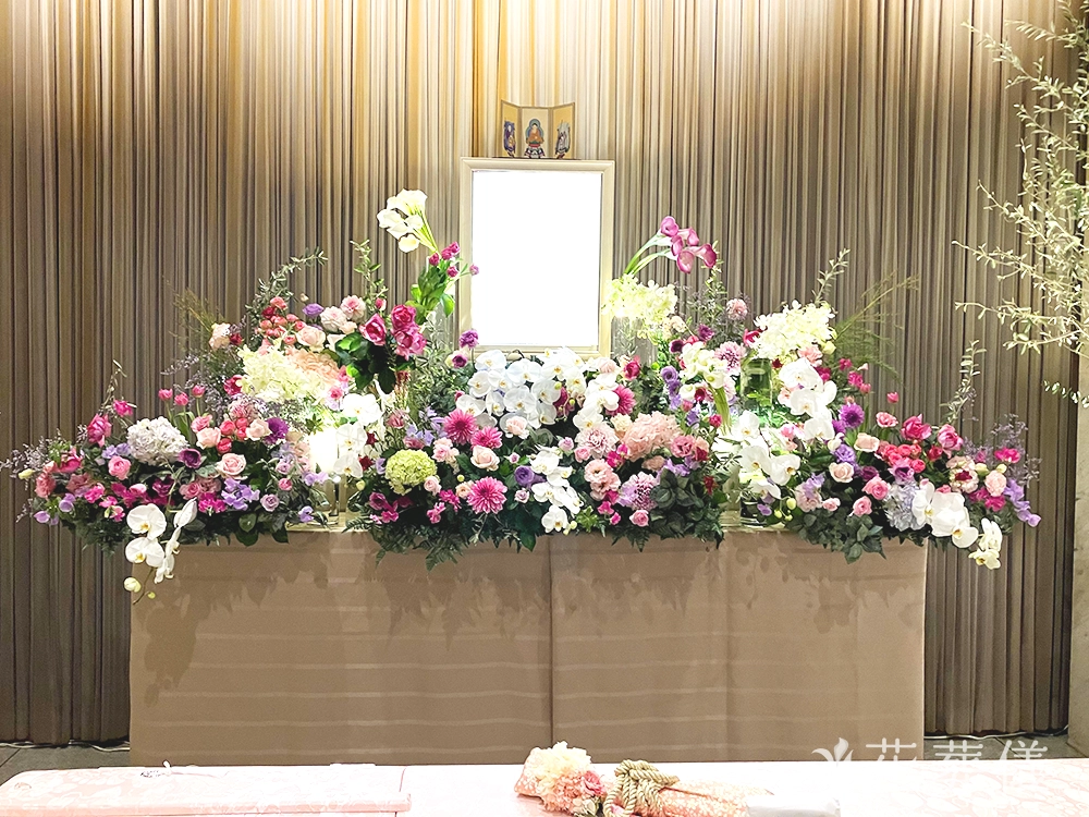 県央みずほ斎場で葬儀を行ったお客様の祭壇写真03