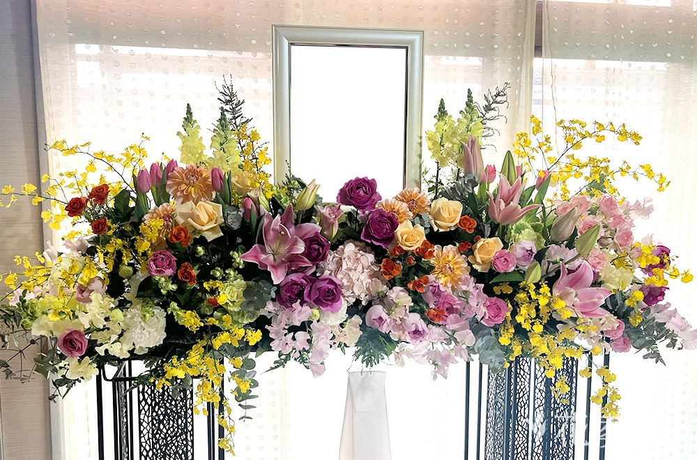 華やぐの花祭壇
