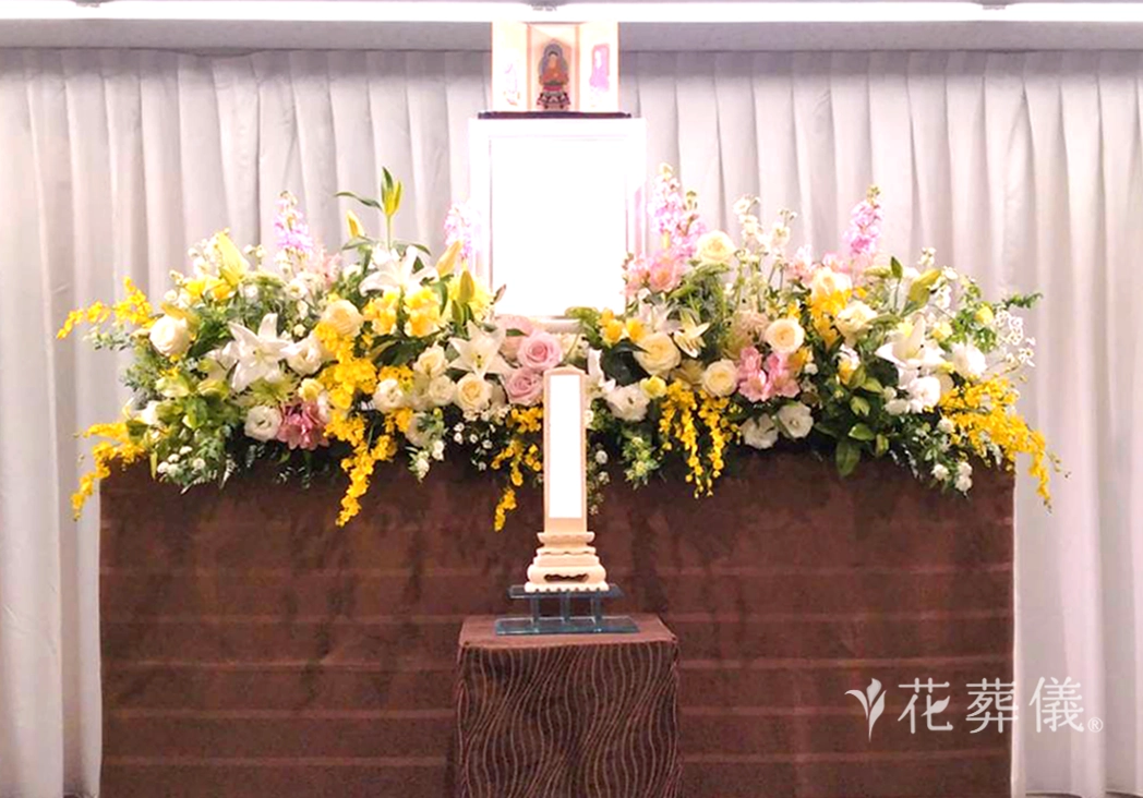 待ち遠しい春の花祭壇