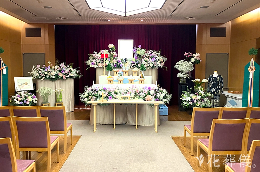 レースのような祭壇の花祭壇