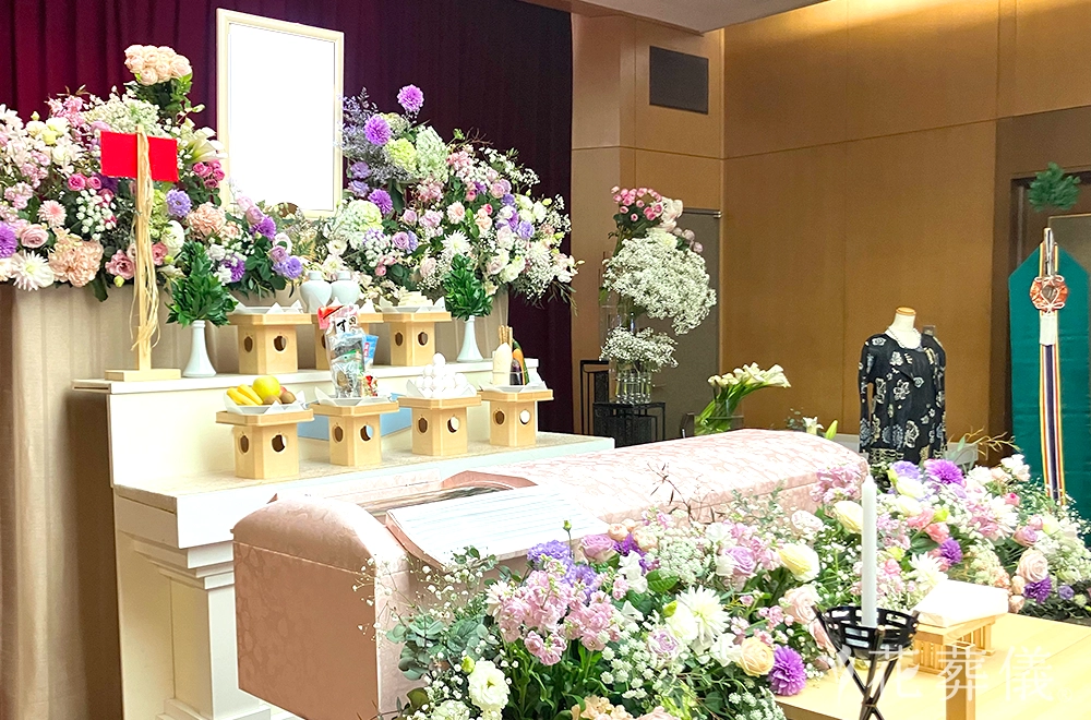 レースのような祭壇の花祭壇